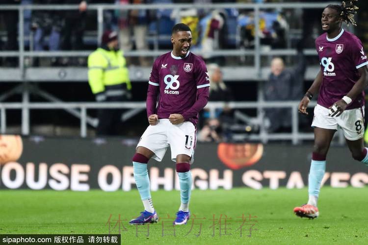 英超-舍什科双响海文乌龙 曼联2-2伯恩利 英超-舍什科双响海文乌龙 曼联2-2伯恩利