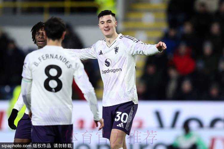 英超-舍什科双响海文乌龙 曼联2-2伯恩利 英超-舍什科双响海文乌龙 曼联2-2伯恩利